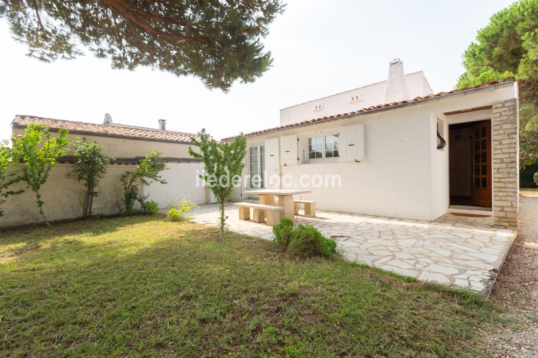 Photo 9: An accomodation located in Le Bois-Plage-en-R&eacute; on ile de R&eacute;.