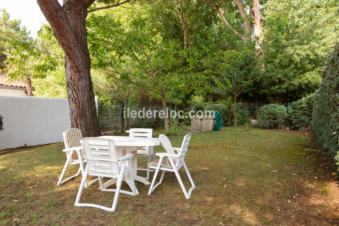 Photo 8: An accomodation located in Le Bois-Plage-en-R&eacute; on ile de R&eacute;.