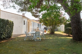 Ile de R&eacute;:Quiet beach villa with large enclosed garden