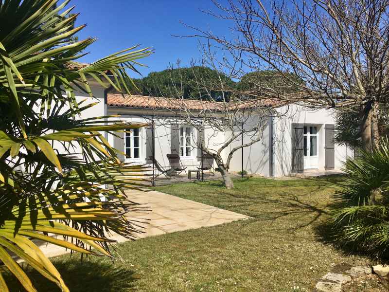 Photo 19: An accomodation located in La Couarde-sur-mer on ile de Ré.