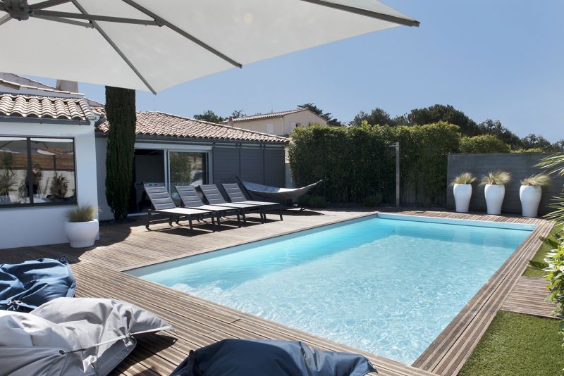 ile de ré House 6 adults 6 children, heated pool from april to october