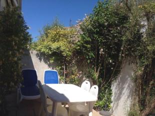 Ile de Ré:Rents 2 comfortable houses for 1 to 4 people, located
