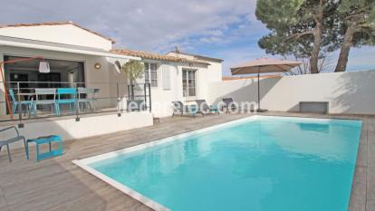Ile de Ré:Comfortable villa in the heart of la flotte - heated pool from april to october