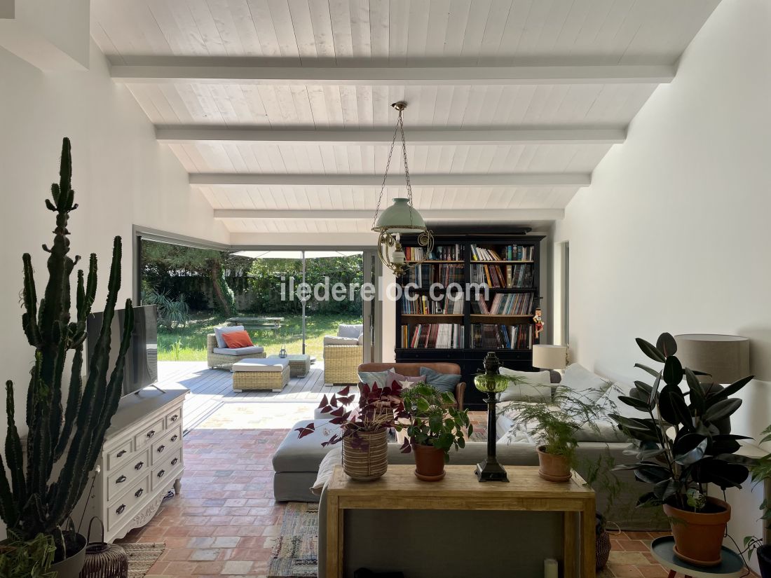 Photo 11: An accomodation located in Le Bois-Plage-en-R&eacute; on ile de R&eacute;.