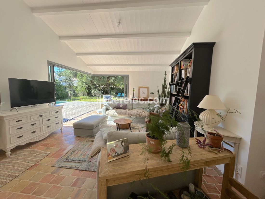 Photo 10: An accomodation located in Le Bois-Plage-en-Ré on ile de Ré.