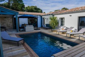 Ile de Ré:Beautiful, high-end villa with heated swimming pool