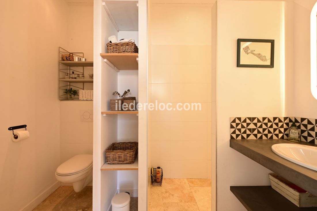 Photo 8: An accomodation located in Ars en R&eacute; on ile de R&eacute;.