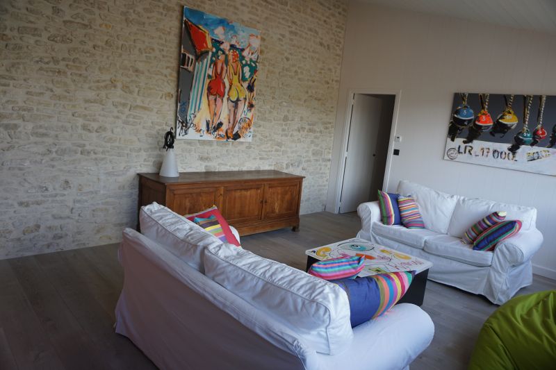 Photo 7: An accomodation located in La Couarde-sur-mer on ile de Ré.