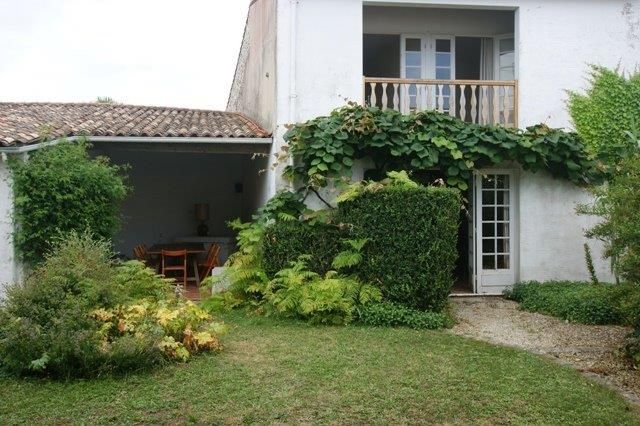 Photo 17: An accomodation located in La Couarde-sur-mer on ile de Ré.