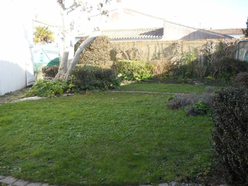 Photo 12: An accomodation located in La Couarde-sur-mer on ile de Ré.