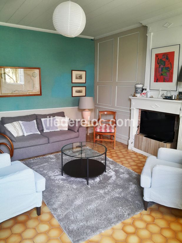 Photo 6: An accomodation located in La Couarde-sur-mer on ile de R&eacute;.