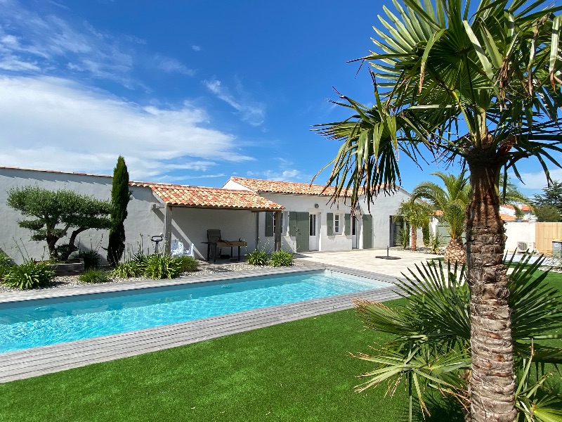 Photo 2: An accomodation located in Le Bois-Plage-en-Ré on ile de Ré.