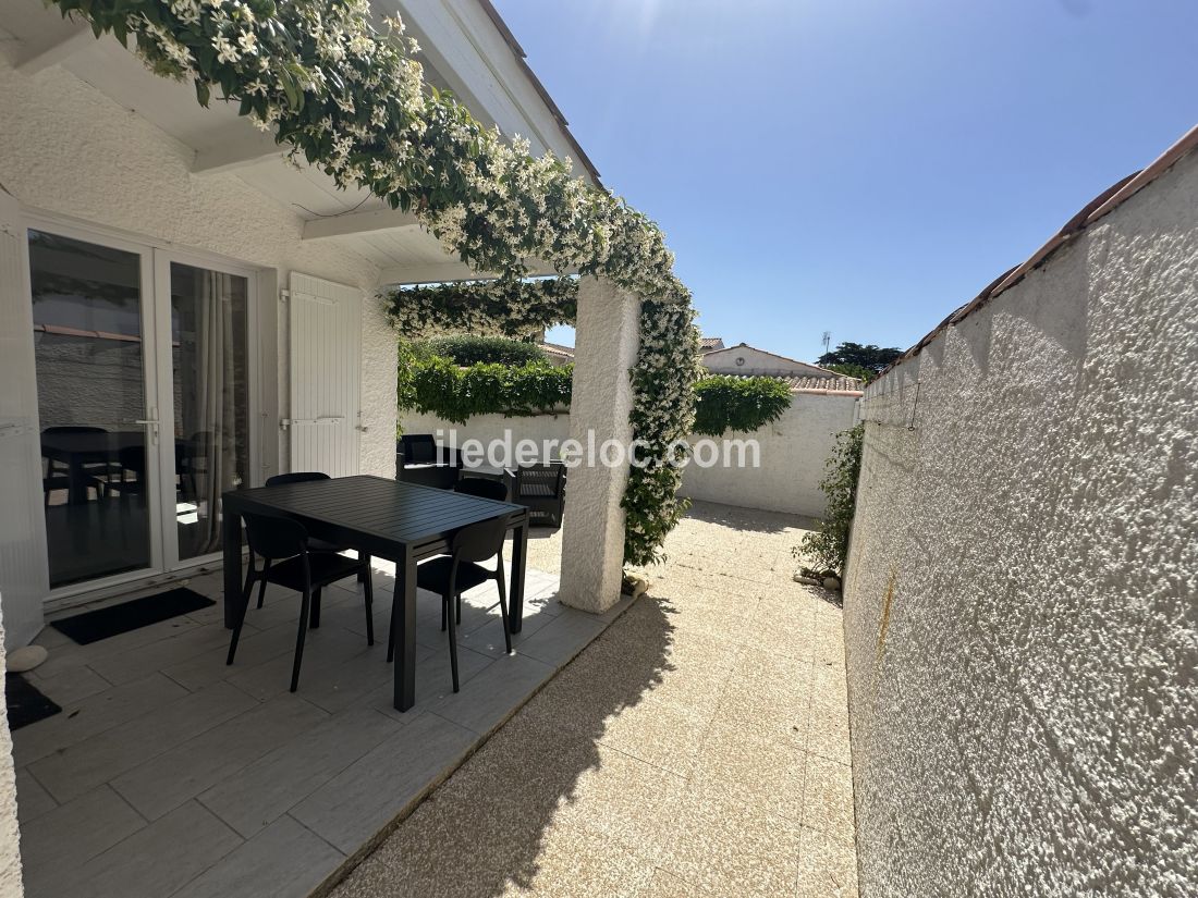 Photo 10: An accomodation located in Sainte-Marie-de-R&eacute; on ile de R&eacute;.