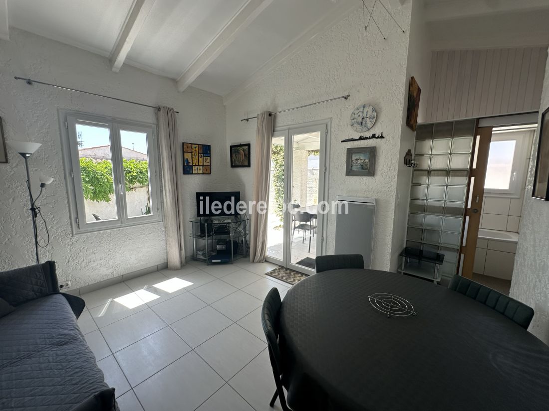 Photo 5: An accomodation located in Sainte-Marie-de-R&eacute; on ile de R&eacute;.