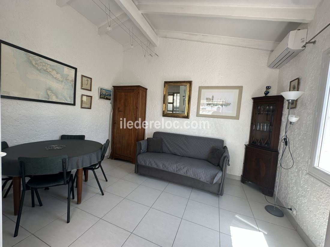 Photo 6: An accomodation located in Sainte-Marie-de-R&eacute; on ile de R&eacute;.