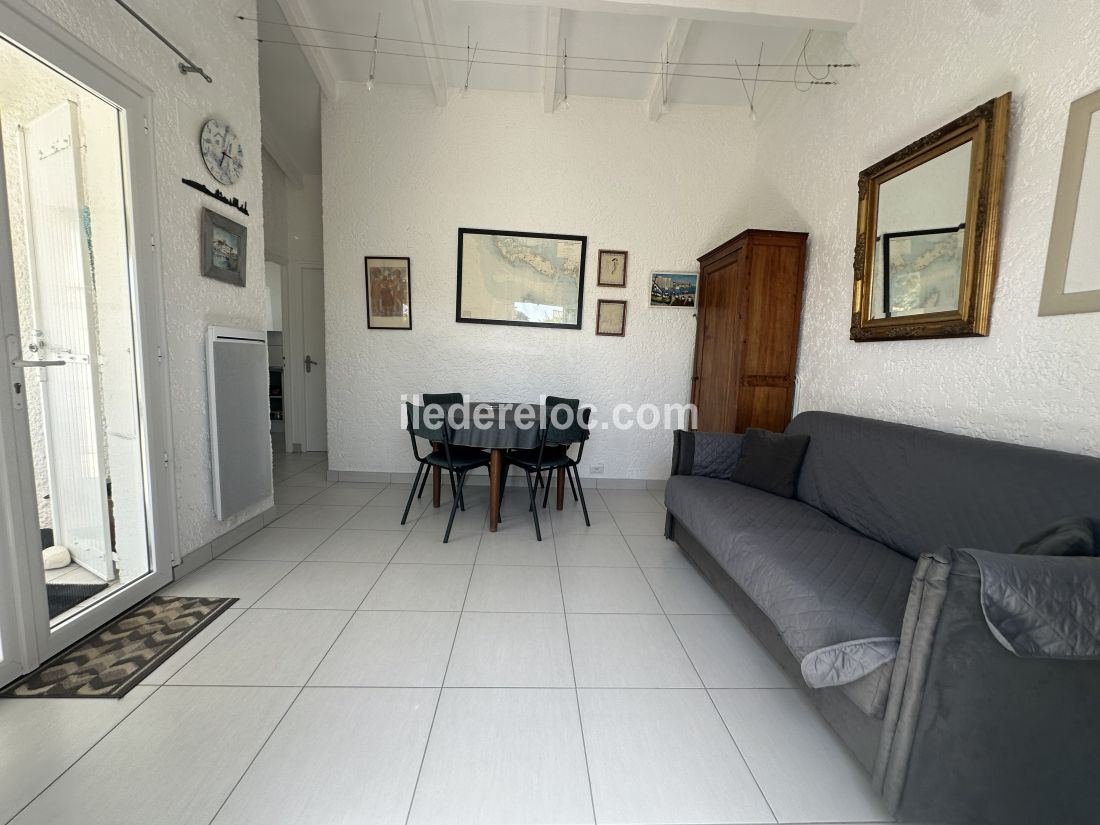 Photo 7: An accomodation located in Sainte-Marie-de-R&eacute; on ile de R&eacute;.