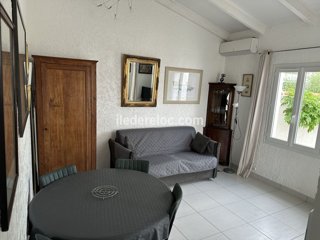 Photo 8: An accomodation located in Sainte-Marie-de-R&eacute; on ile de R&eacute;.