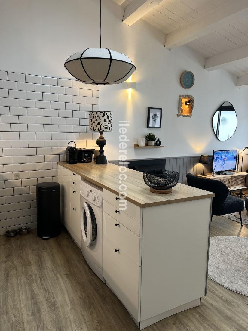 Photo 9: An accomodation located in La Couarde-sur-mer on ile de R&eacute;.