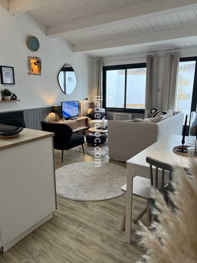 Photo 5: An accomodation located in La Couarde-sur-mer on ile de R&eacute;.