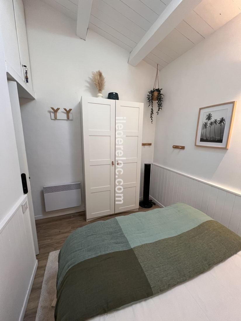 Photo 13: An accomodation located in La Couarde-sur-mer on ile de R&eacute;.