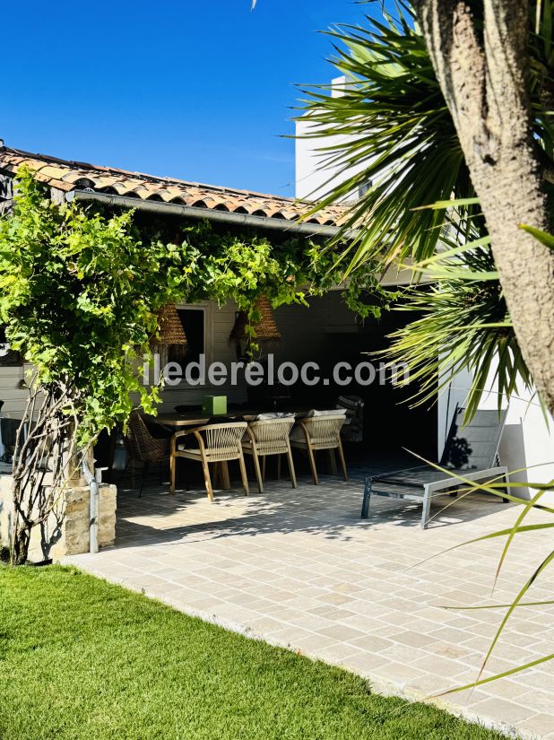 Photo 15: An accomodation located in Saint-Martin-de-R&eacute; on ile de R&eacute;.