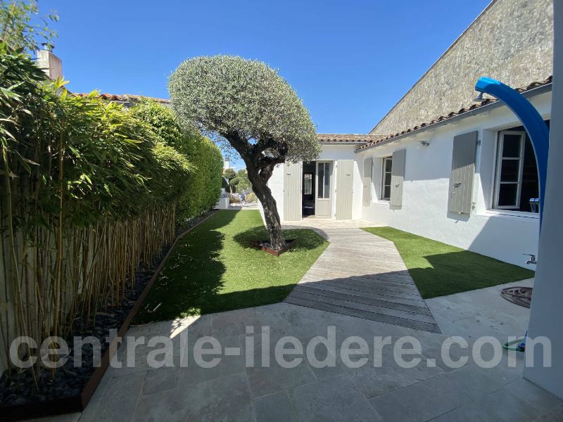 Photo 6: An accomodation located in La Flotte-en-Ré on ile de Ré.