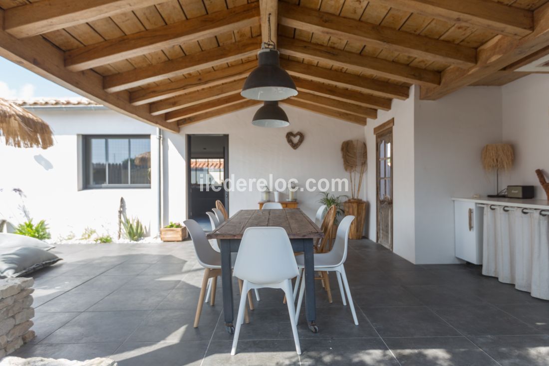 Photo 4: An accomodation located in Le Bois-Plage-en-R&eacute; on ile de R&eacute;.