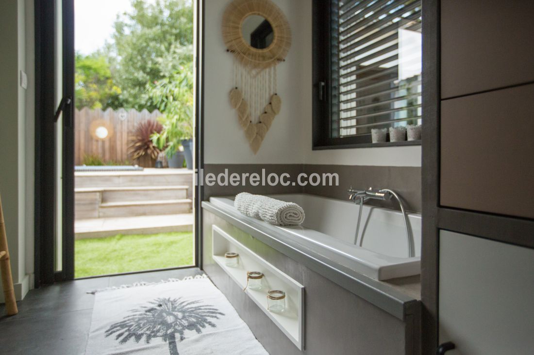 Photo 42: An accomodation located in Le Bois-Plage-en-R&eacute; on ile de R&eacute;.