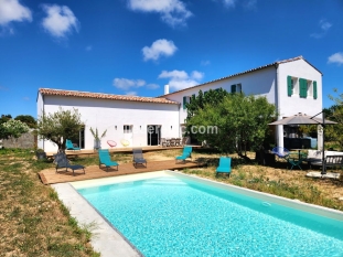 Ile de Ré:Very beautiful house with swimming pool and large garden, next to the beach and 