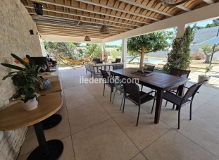 Ile de Ré:L'oasis couardaise, with a swimming pool and large garden, is located next t