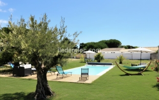 Ile de R&eacute;:Very beautiful house with swimming pool and large garden, next to the beach and 