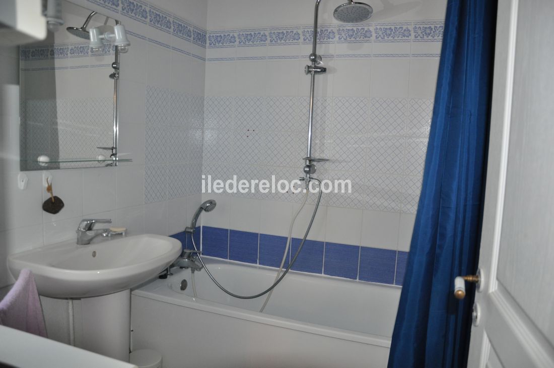 Photo 12: An accomodation located in Ars en R&eacute; on ile de R&eacute;.