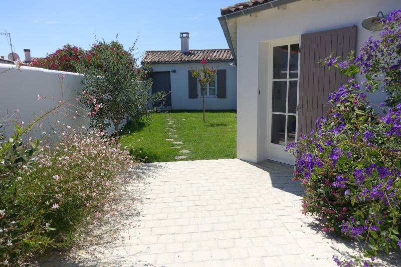 Photo 6: An accomodation located in Le Bois-Plage-en-Ré on ile de Ré.