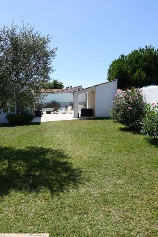 Photo 8: An accomodation located in Le Bois-Plage-en-Ré on ile de Ré.