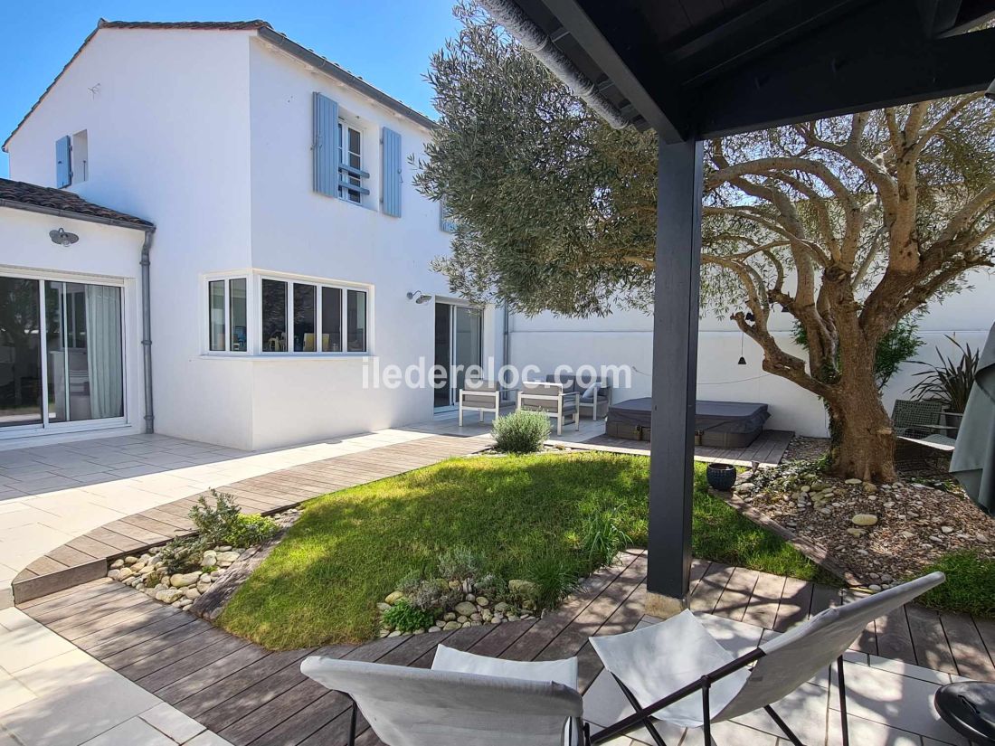 Photo 5: An accomodation located in Le Bois-Plage-en-Ré on ile de Ré.
