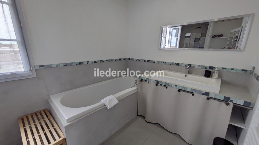 Photo 18: An accomodation located in La Couarde-sur-mer on ile de R&eacute;.