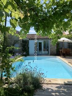 Ile de Ré:Les portes, center of village, heated pool