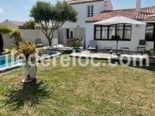 Ile de Ré:Charming bright house with garden and swimming pool for 6 people