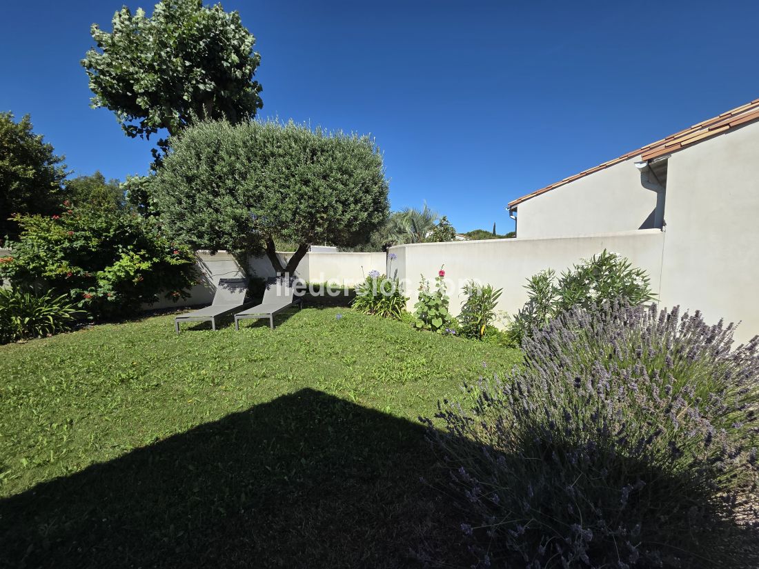 Photo 35: An accomodation located in La Couarde-sur-mer on ile de R&eacute;.