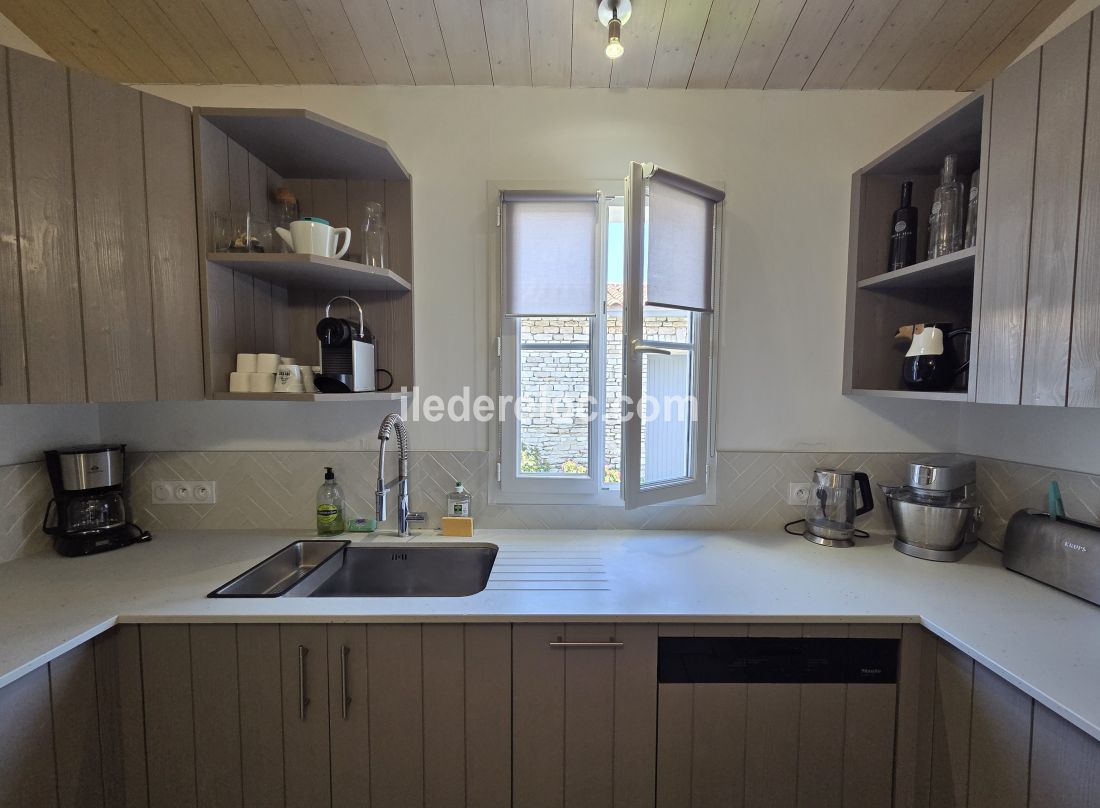 Photo 16: An accomodation located in La Couarde-sur-mer on ile de R&eacute;.