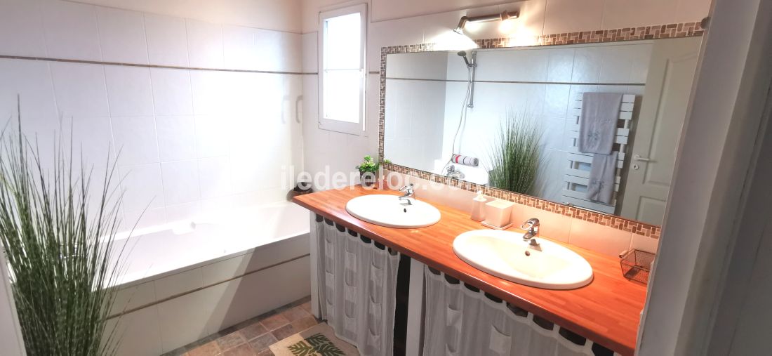 Photo 6: An accomodation located in Sainte-Marie-de-Ré on ile de Ré.