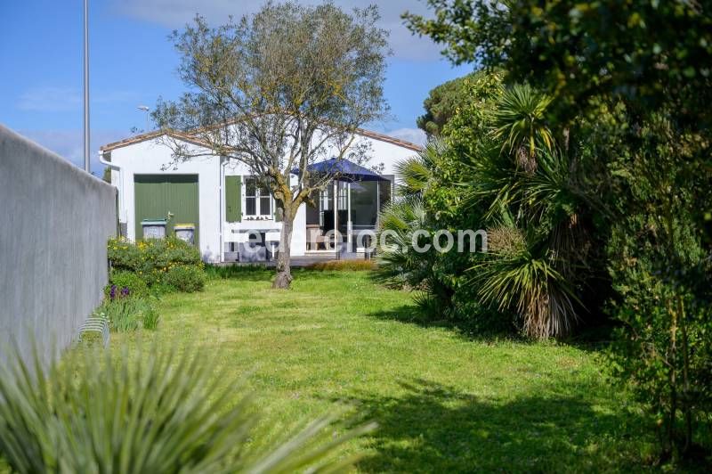 Photo 10: An accomodation located in Le Bois-Plage-en-Ré on ile de Ré.