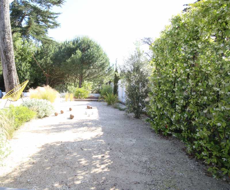 Photo 4: An accomodation located in Le Bois-Plage-en-Ré on ile de Ré.