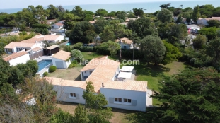 Ile de Ré:House for 8-10 people - 150m from la loge beach - large garden and heated swimmi