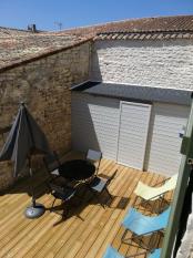 Ile de Ré:Pleasant renovated 4-room winery (1 baby bed) with a lovely sunny courtyard. ide