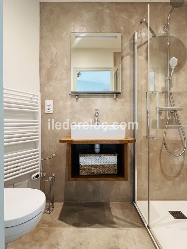 Photo 20: An accomodation located in La Flotte-en-R&eacute; on ile de R&eacute;.