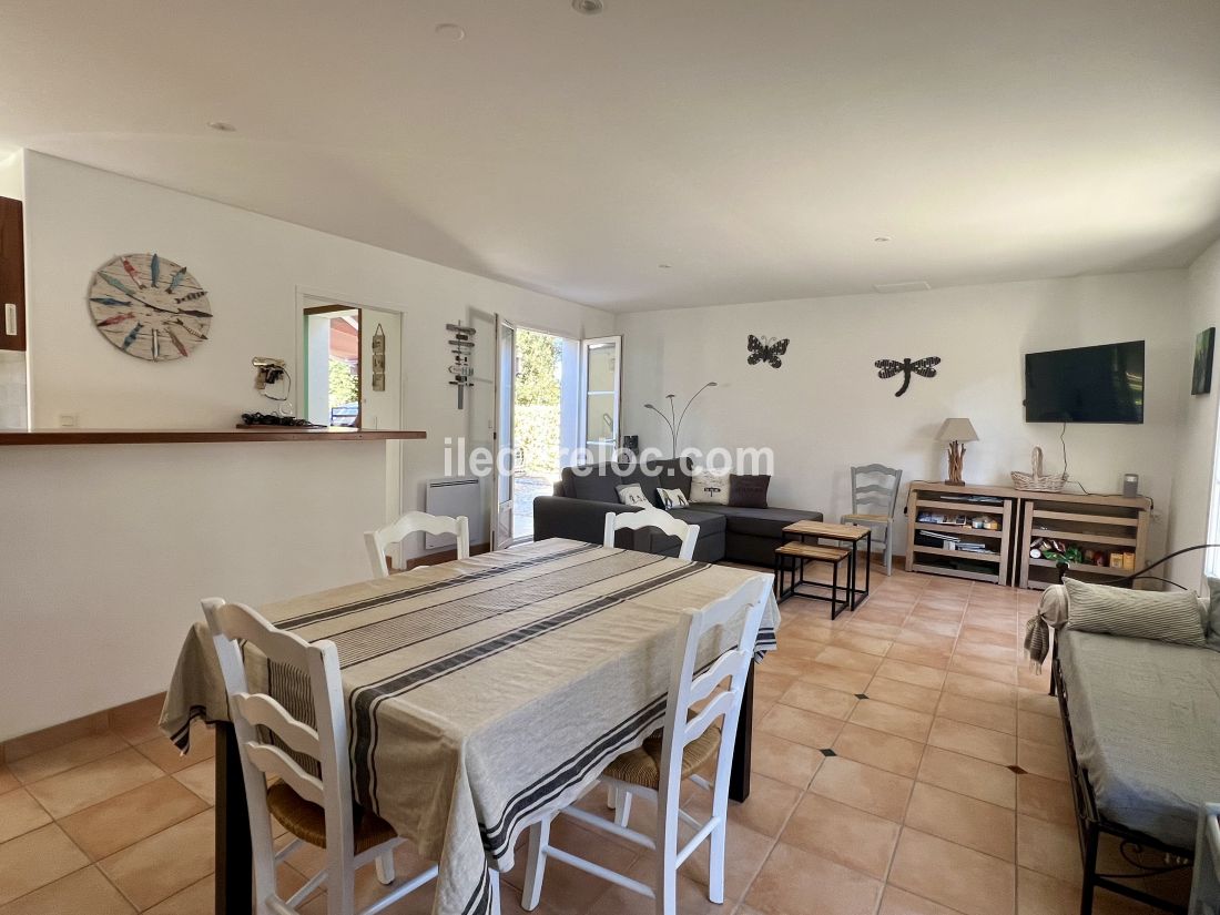 Photo 7: An accomodation located in Sainte-Marie-de-R&eacute; on ile de R&eacute;.