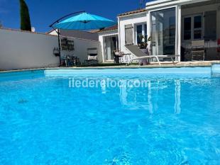 Ile de Ré:South facing house with heated swimming pool