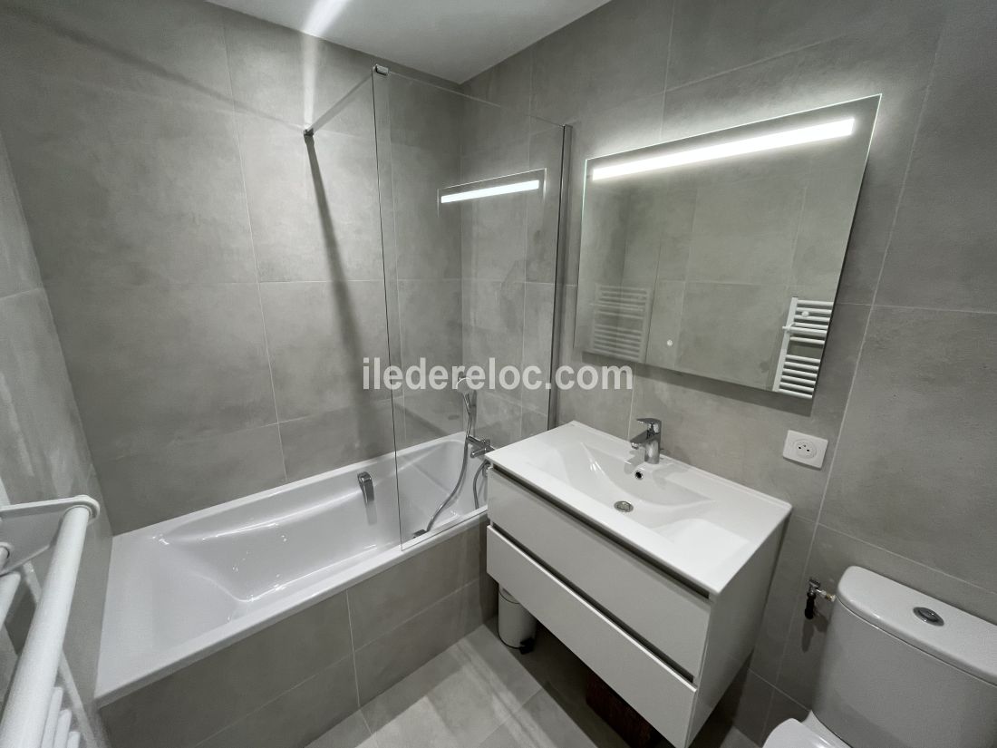 Photo 23: An accomodation located in Saint-Cl&eacute;ment-des-Baleines on ile de R&eacute;.