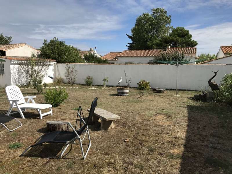 Photo 11: An accomodation located in Sainte-Marie-de-Ré on ile de Ré.